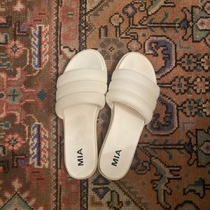 Mia white slides